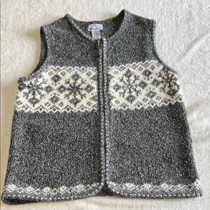 Northern Reflections Grey and White Knit Snowflake Vest Woman’s Size S